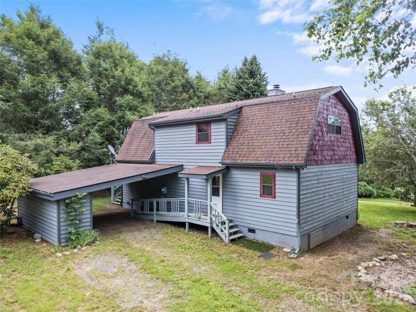 286 Pioneer Ridge Road, Canton, NC 28716.  MLS# CAR4337221, YatesRealty ID 24516. 