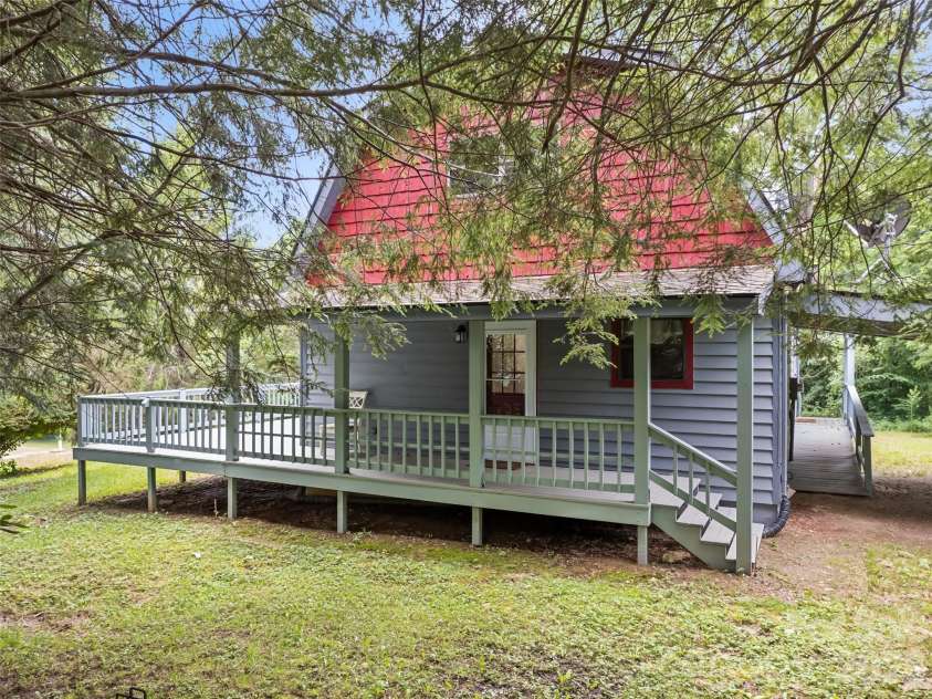 286 Pioneer Ridge Road, Canton, NC 28716.  MLS# CAR4337221, YatesRealty ID 24516. 