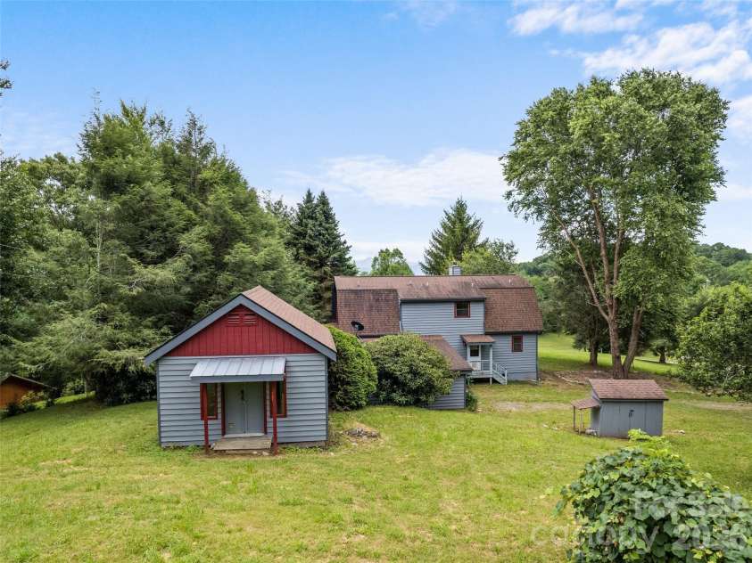 286 Pioneer Ridge Road, Canton, NC 28716.  MLS# CAR4337221, YatesRealty ID 24516. 