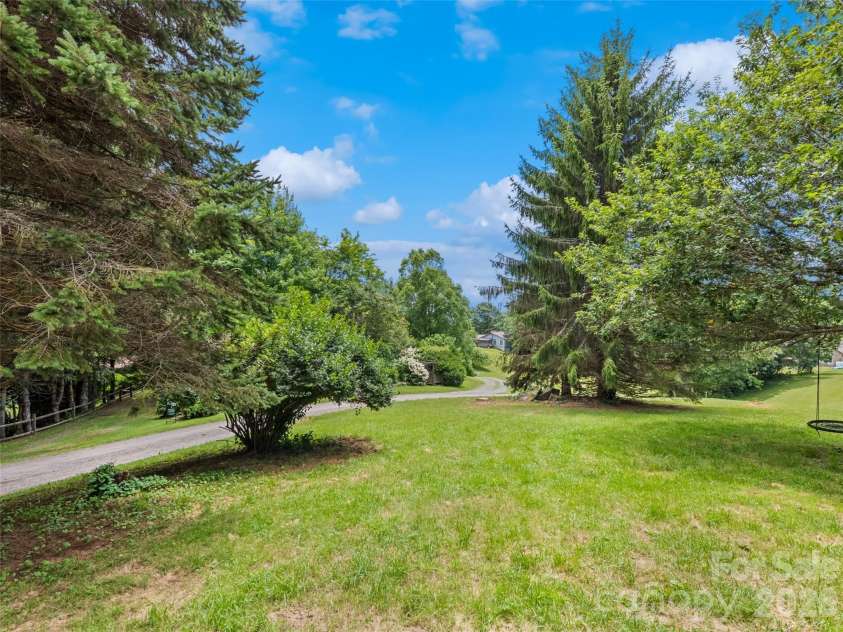 286 Pioneer Ridge Road, Canton, NC 28716.  MLS# CAR4337221, YatesRealty ID 24516. 
