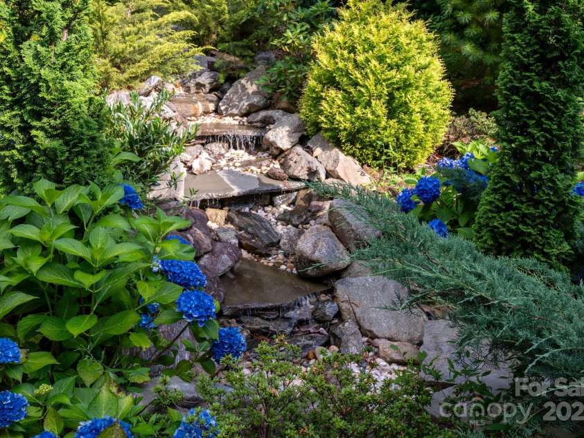 61 Mcintyre Drive, Asheville, NC 28803.  MLS# CAR4275405, YatesRealty ID 24516. 