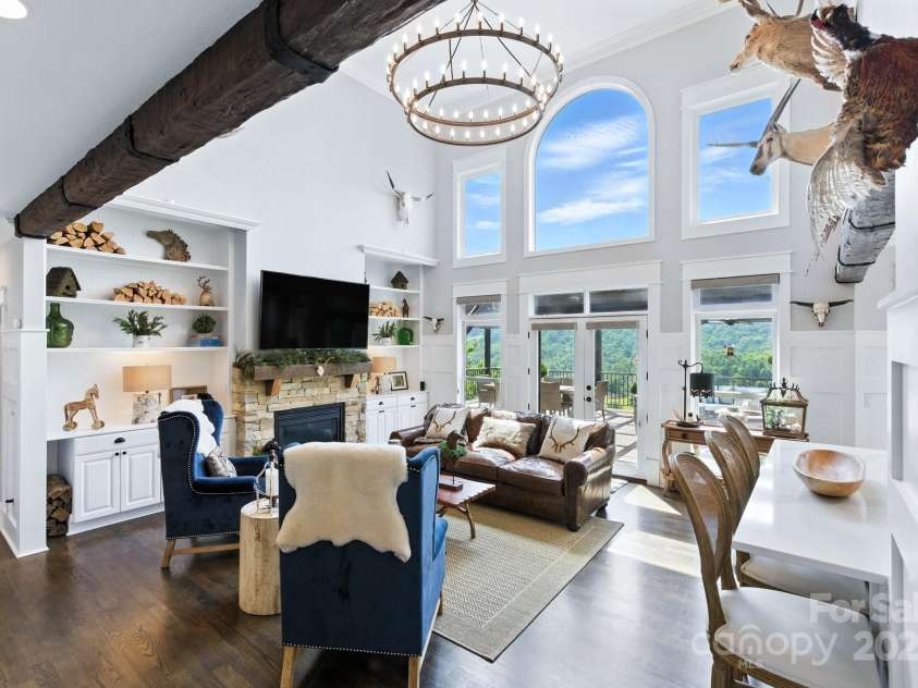 61 Mcintyre Drive, Asheville, NC 28803.  MLS# CAR4275405, YatesRealty ID 24516. 