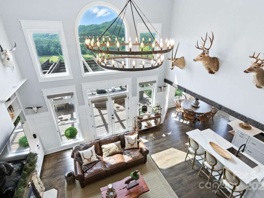 61 Mcintyre Drive, Asheville, NC 28803.  MLS# CAR4275405, YatesRealty ID 24516. 