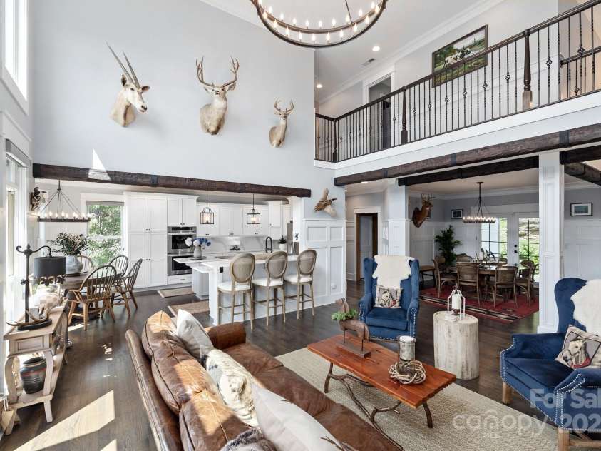 61 Mcintyre Drive, Asheville, NC 28803.  MLS# CAR4275405, YatesRealty ID 24516. 