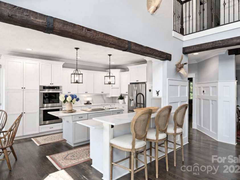 61 Mcintyre Drive, Asheville, NC 28803.  MLS# CAR4275405, YatesRealty ID 24516. 