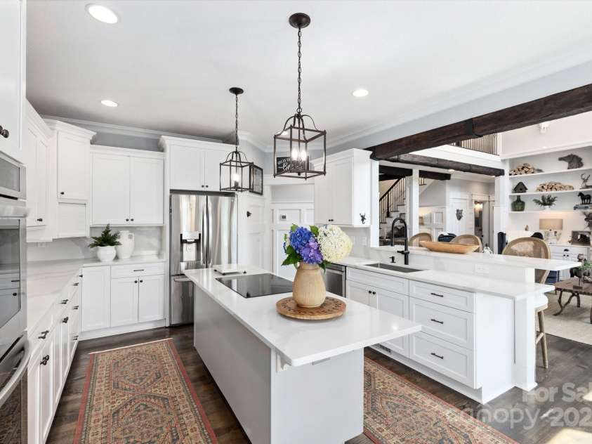 61 Mcintyre Drive, Asheville, NC 28803.  MLS# CAR4275405, YatesRealty ID 24516. 