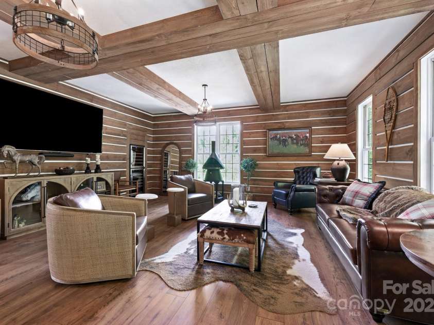 61 Mcintyre Drive, Asheville, NC 28803.  MLS# CAR4275405, YatesRealty ID 24516. 