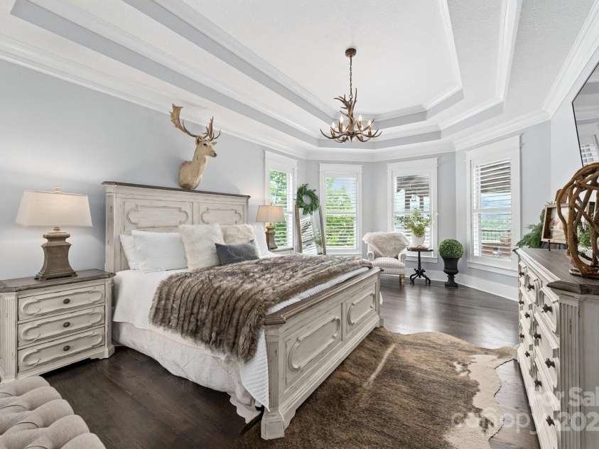 61 Mcintyre Drive, Asheville, NC 28803.  MLS# CAR4275405, YatesRealty ID 24516. 