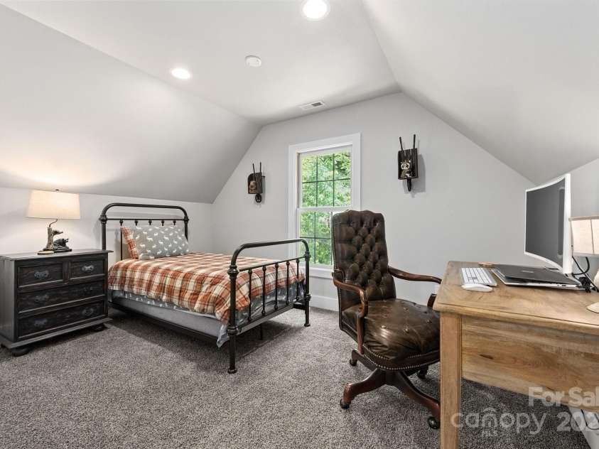 61 Mcintyre Drive, Asheville, NC 28803.  MLS# CAR4275405, YatesRealty ID 24516. 