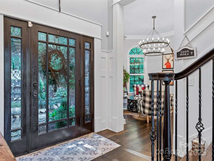 61 Mcintyre Drive, Asheville, NC 28803.  MLS# CAR4275405, YatesRealty ID 24516. Grand Foyer
