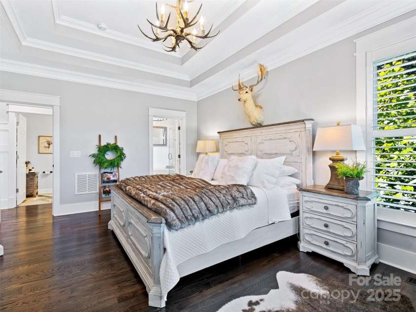 61 Mcintyre Drive, Asheville, NC 28803.  MLS# CAR4275405, YatesRealty ID 24516. Tray ceilings