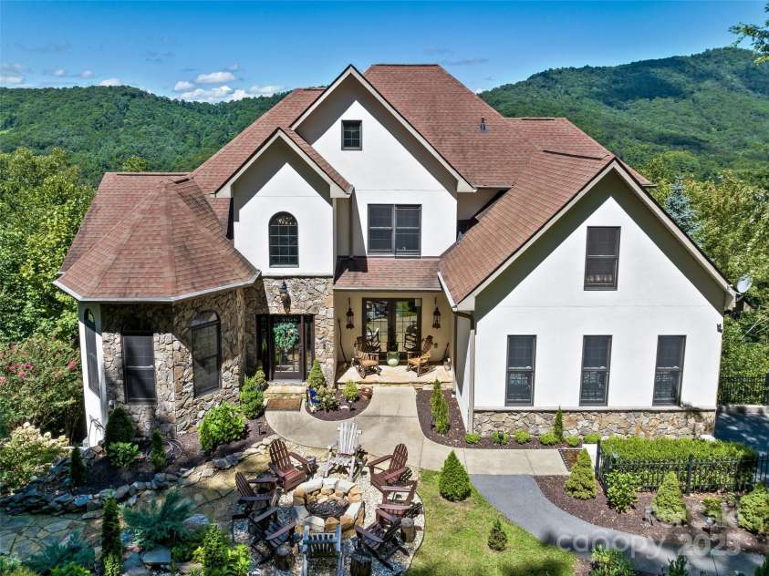 61 Mcintyre Drive, Asheville, NC 28803.  MLS# CAR4275405, YatesRealty ID 24516. Welcome to 61 McIntyre!