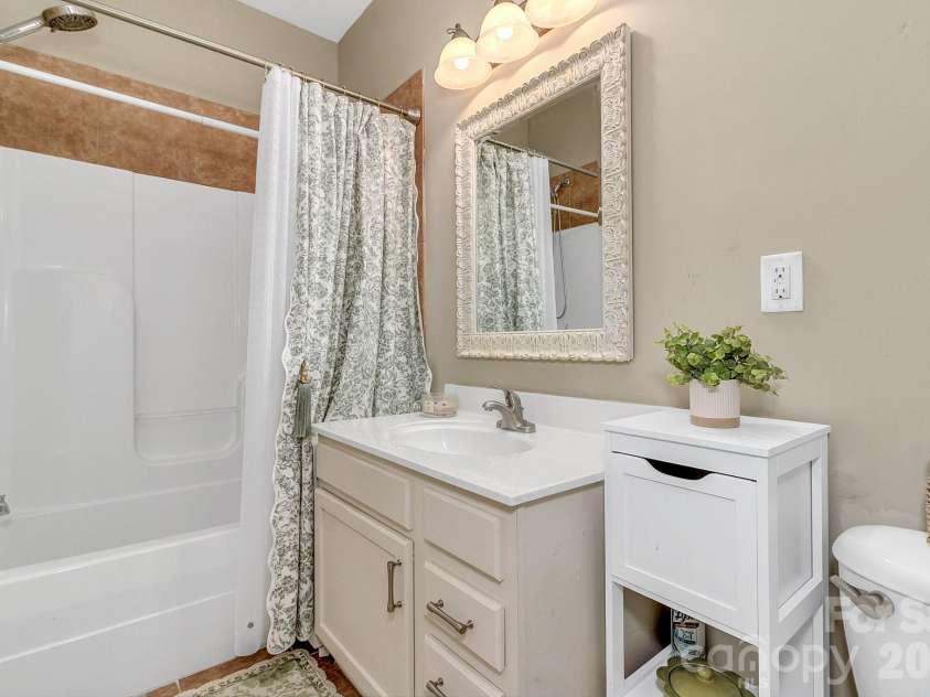 25 Union Chapel Road, Weaverville, NC 28787.  MLS# CAR4346426, YatesRealty ID 24517. Ensuite Bathroom