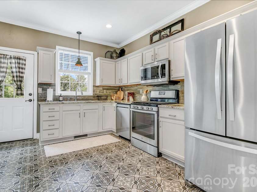 25 Union Chapel Road, Weaverville, NC 28787.  MLS# CAR4346426, YatesRealty ID 24517. Updated Kitchen