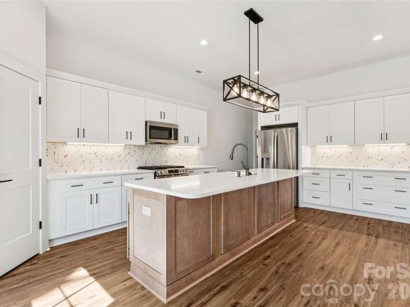 1515 Caldwell Street, Charlotte, NC 28206.  MLS# CAR4405924, YatesRealty ID 24518. 