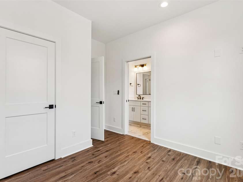 1515 Caldwell Street, Charlotte, NC 28206.  MLS# CAR4405924, YatesRealty ID 24518. 