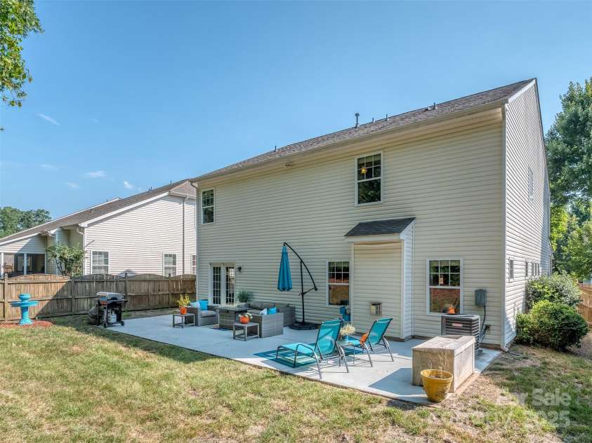 3511 Dominion Green Drive, Charlotte, NC 28269.  MLS# CAR4272819, YatesRealty ID 24518. Back yard