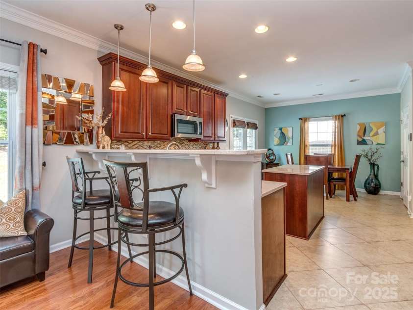 3511 Dominion Green Drive, Charlotte, NC 28269.  MLS# CAR4272819, YatesRealty ID 24518. Breakfast bar