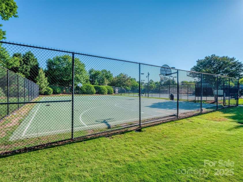 3511 Dominion Green Drive, Charlotte, NC 28269.  MLS# CAR4272819, YatesRealty ID 24518. Community courts