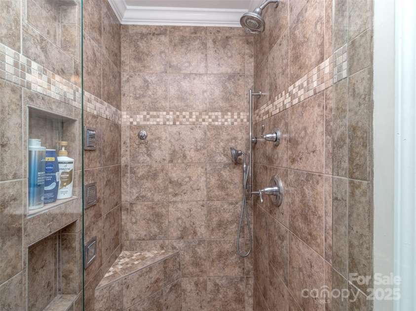 3511 Dominion Green Drive, Charlotte, NC 28269.  MLS# CAR4272819, YatesRealty ID 24518. Primary bath