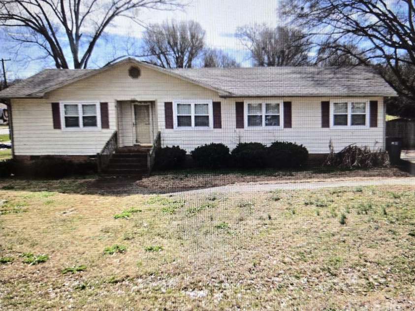 1806 Little Rock Road, Charlotte, NC 28214.  MLS# CAR4231709, YatesRealty ID 2452. 
