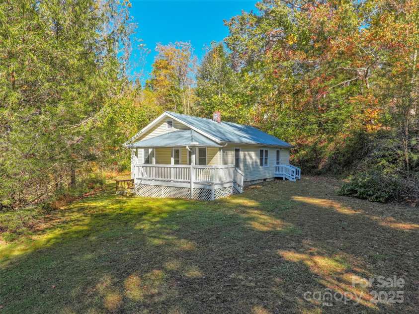 96 Thompson Road, Spruce Pine, NC 28777.  MLS# CAR4319955, YatesRealty ID 2452. 