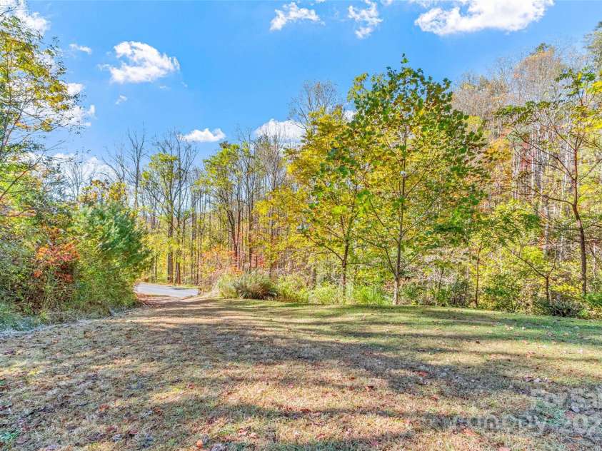 96 Thompson Road, Spruce Pine, NC 28777.  MLS# CAR4319955, YatesRealty ID 2452. 