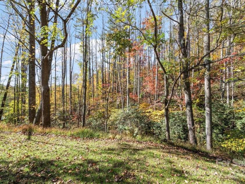 96 Thompson Road, Spruce Pine, NC 28777.  MLS# CAR4319955, YatesRealty ID 2452. 