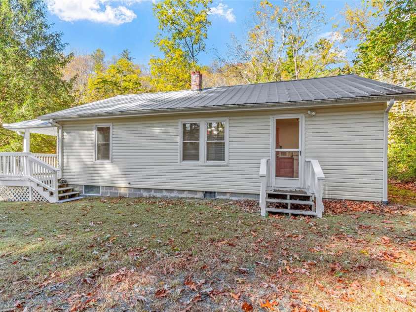 96 Thompson Road, Spruce Pine, NC 28777.  MLS# CAR4319955, YatesRealty ID 2452. 