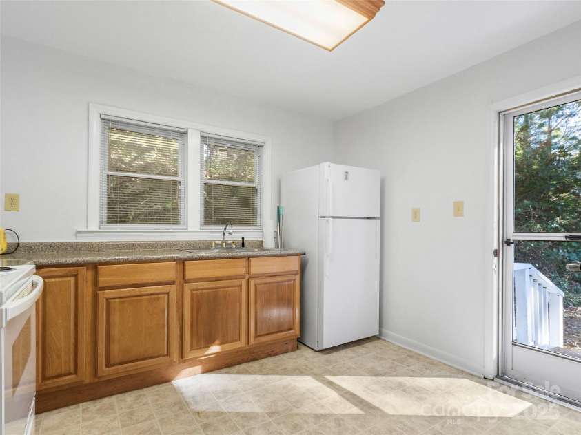 96 Thompson Road, Spruce Pine, NC 28777.  MLS# CAR4319955, YatesRealty ID 2452. 