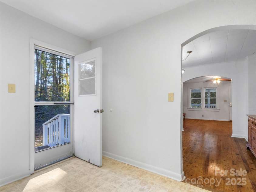 96 Thompson Road, Spruce Pine, NC 28777.  MLS# CAR4319955, YatesRealty ID 2452. 