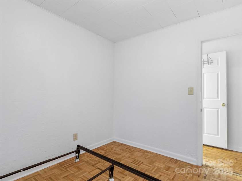 96 Thompson Road, Spruce Pine, NC 28777.  MLS# CAR4319955, YatesRealty ID 2452. 