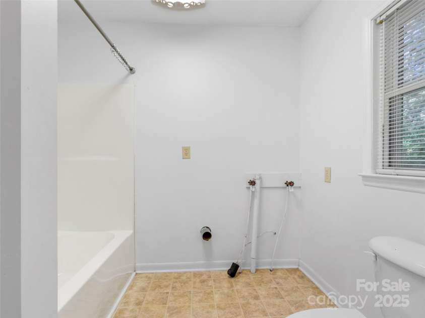 96 Thompson Road, Spruce Pine, NC 28777.  MLS# CAR4319955, YatesRealty ID 2452. 