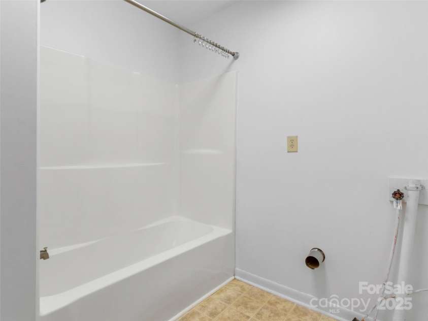 96 Thompson Road, Spruce Pine, NC 28777.  MLS# CAR4319955, YatesRealty ID 2452. 