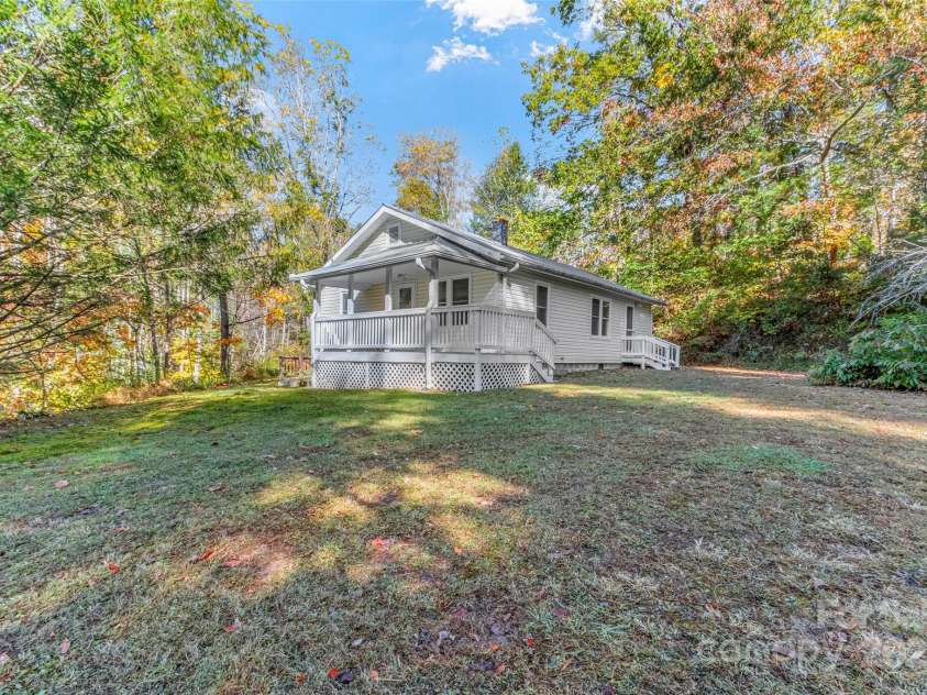 96 Thompson Road, Spruce Pine, NC 28777.  MLS# CAR4319955, YatesRealty ID 2452. 