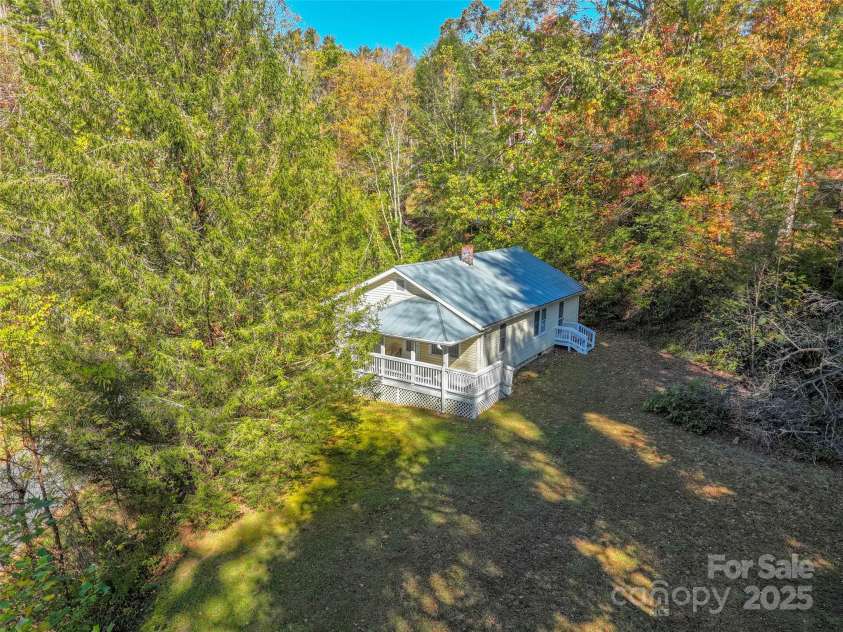 96 Thompson Road, Spruce Pine, NC 28777.  MLS# CAR4319955, YatesRealty ID 2452. 