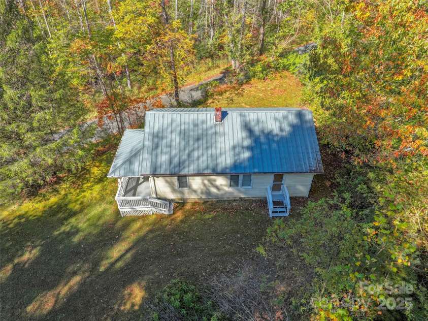 96 Thompson Road, Spruce Pine, NC 28777.  MLS# CAR4319955, YatesRealty ID 2452. 