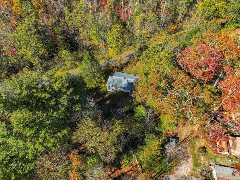 96 Thompson Road, Spruce Pine, NC 28777.  MLS# CAR4319955, YatesRealty ID 2452. 