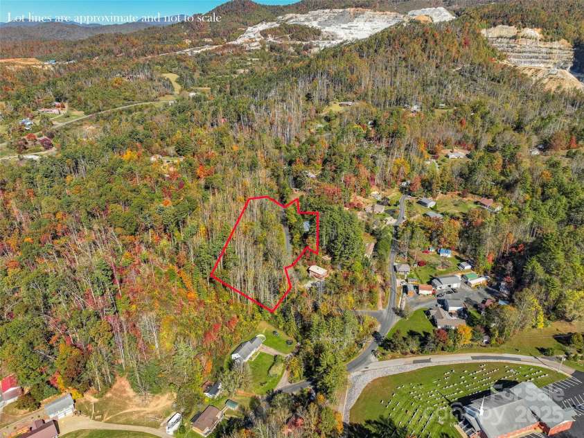 96 Thompson Road, Spruce Pine, NC 28777.  MLS# CAR4319955, YatesRealty ID 2452. 
