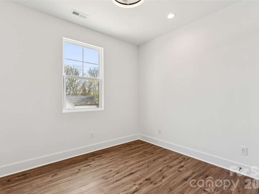 426 19th Street, Charlotte, NC 28206.  MLS# CAR4366374, YatesRealty ID 24520. 
