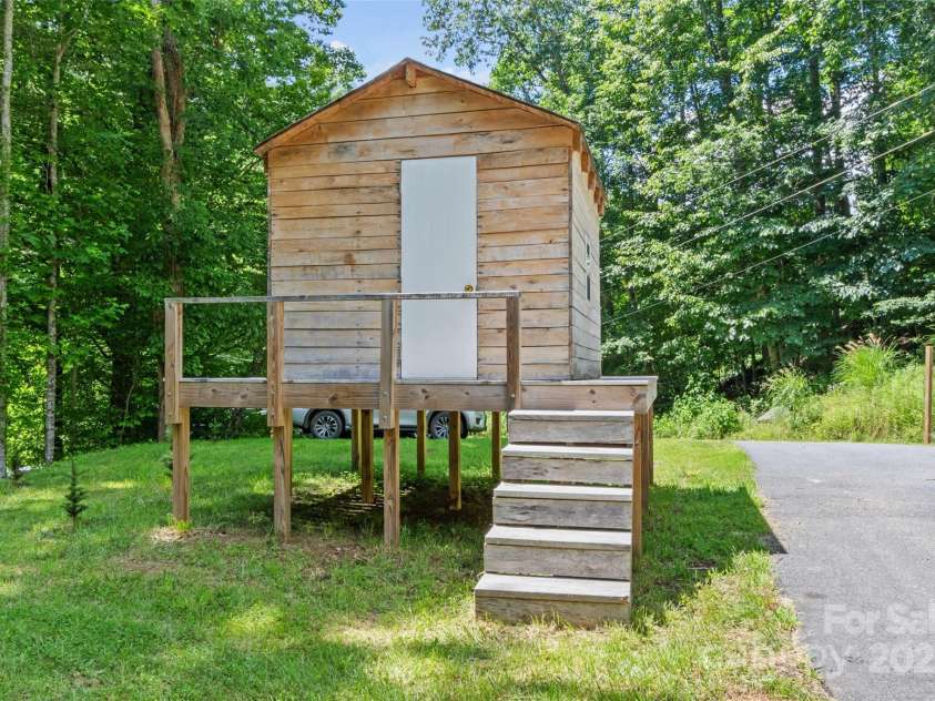 222 Fox Creek Road, Mars Hill, NC 28754.  MLS# CAR4275822, YatesRealty ID 24521. 