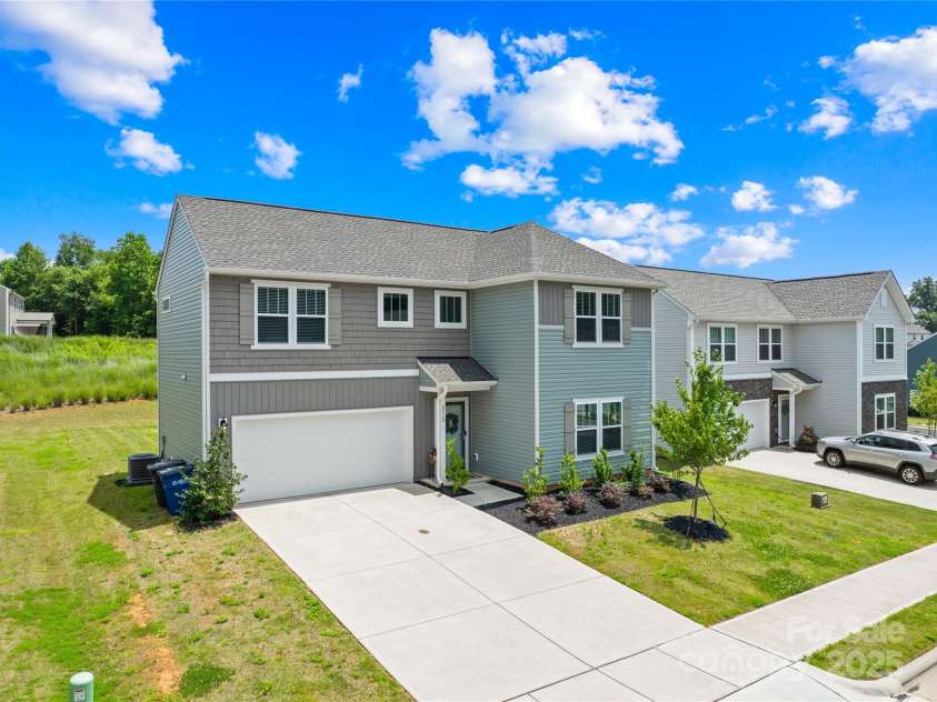 2512 Andes Drive, Statesville, NC 28625.  MLS# CAR4275635, YatesRealty ID 24522. 