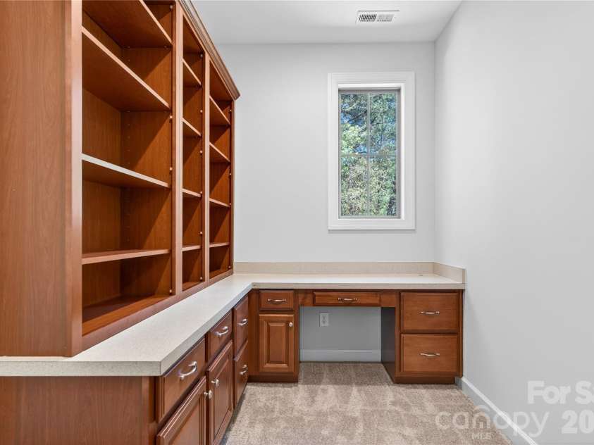 185 Belfry Loop, Mooresville, NC 28117.  MLS# CAR4371358, YatesRealty ID 24523. Built In Desk/Library