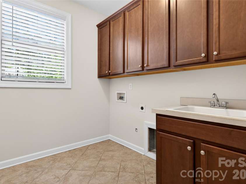185 Belfry Loop, Mooresville, NC 28117.  MLS# CAR4371358, YatesRealty ID 24523. Laundry Room