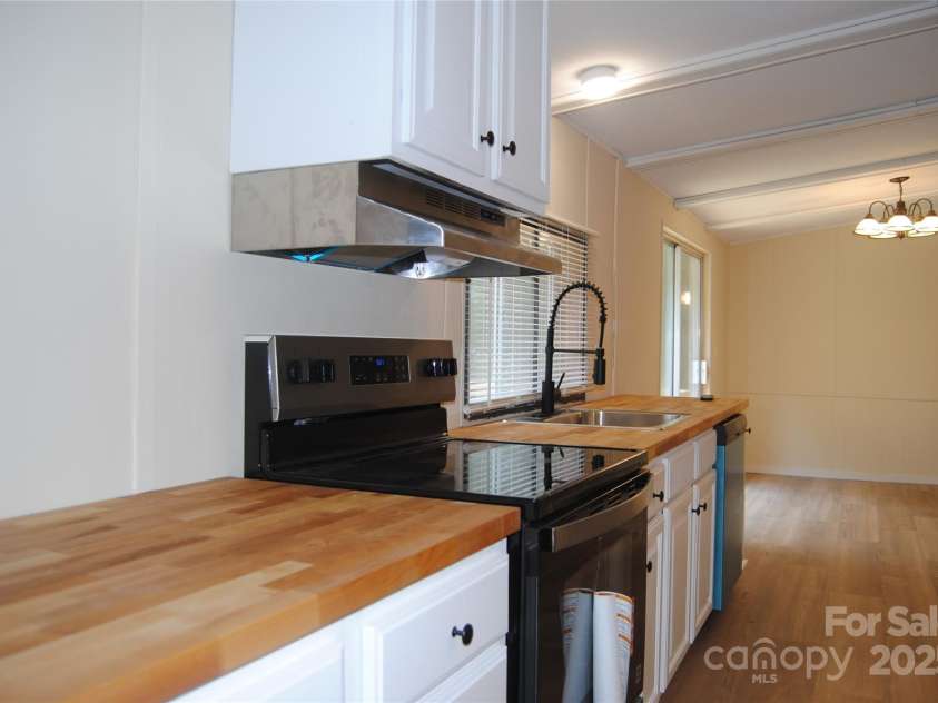 561 Woodglenn Road, Catawba, SC 29704.  MLS# CAR4275316, YatesRealty ID 24523. 