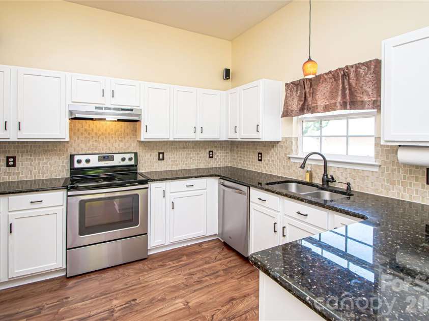 4708 Titus Court, Monroe, NC 28110.  MLS# CAR4371611, YatesRealty ID 24524. Granite countertops!