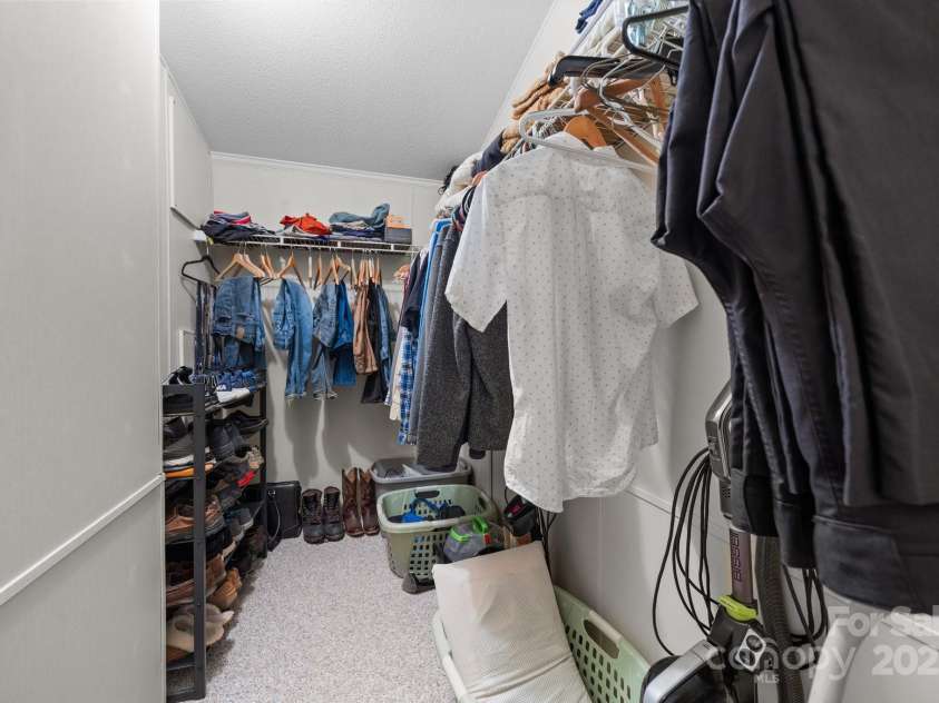 976 Howell Road, Mocksville, NC 27028.  MLS# CAR4278094, YatesRealty ID 24524. 