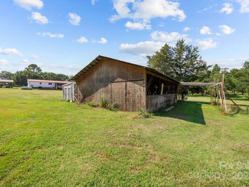 976 Howell Road, Mocksville, NC 27028.  MLS# CAR4278094, YatesRealty ID 24524. 