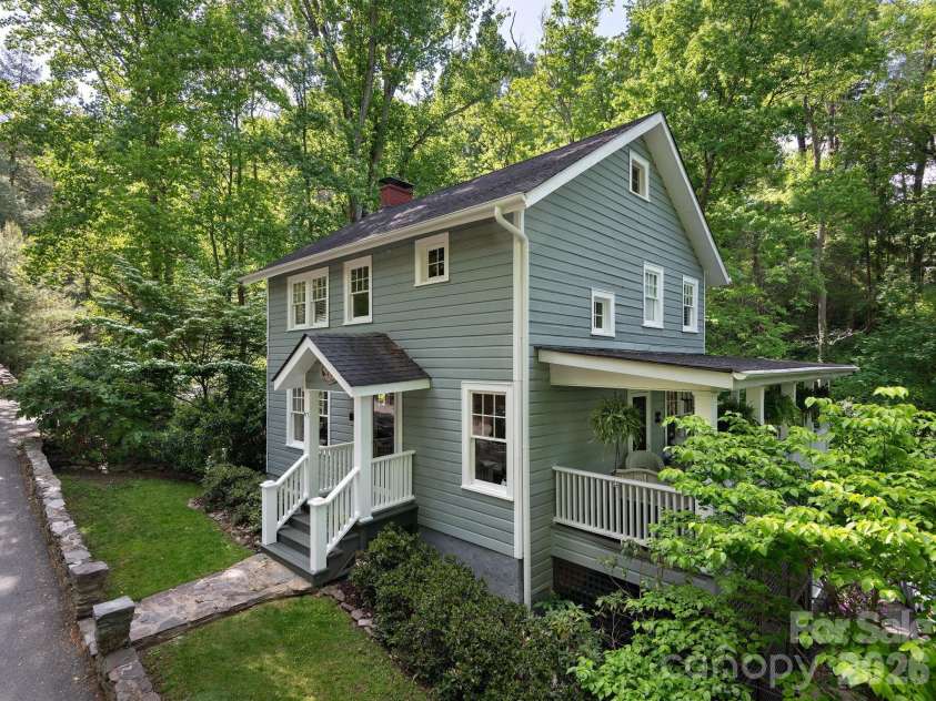 67 Cherokee Road, Asheville, NC 28801.  MLS# CAR4339931, YatesRealty ID 24525. Colorful Spring Setting