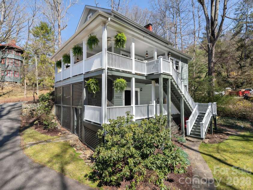 67 Cherokee Road, Asheville, NC 28801.  MLS# CAR4339931, YatesRealty ID 24525. Level Yard Space to Unwind and Play